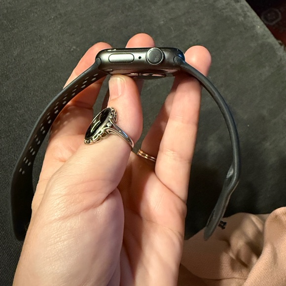 Apple Watch Series 4 Nike Edition 40mm Reset - Picture 7 of 16